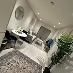 Bright In The Heart Of Centre * Leeds (West Yorkshire)
