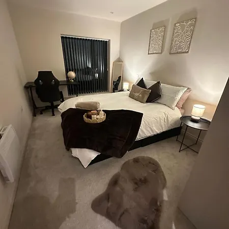 Luminous Leeds Getaway For 4 Perfect For Work & Relaxation Free Wi-Fi Leeds (West Yorkshire)