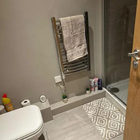 Luminous Leeds Getaway For 4 Perfect For Work & Relaxation Free Wi-Fi Apartment Leeds (West Yorkshire)
