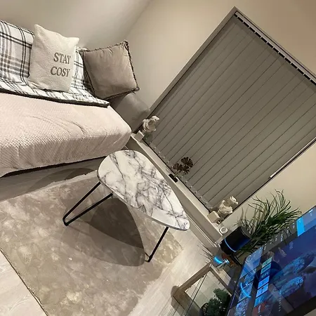 Luminous Leeds Getaway For 4 Perfect For Work & Relaxation Free Wi-Fi * Leeds (West Yorkshire)