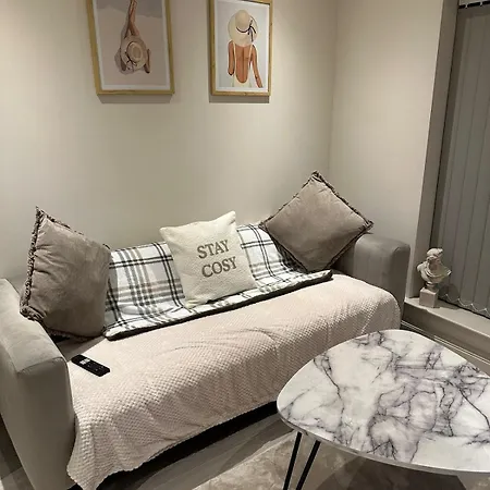 Luminous Leeds Getaway For 4 Perfect For Work & Relaxation Free Wi-Fi Leeds (West Yorkshire)