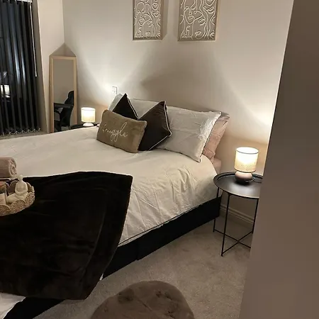Luminous Leeds Getaway For 4 Perfect For Work & Relaxation Free Wi-Fi Apartment Leeds (West Yorkshire)