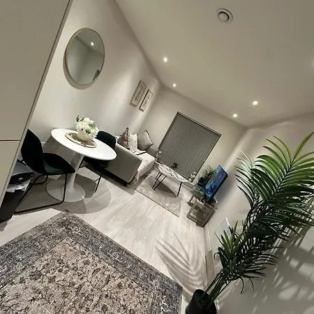 Luminous Leeds Getaway For 4 Perfect For Work & Relaxation Free Wi-Fi * Leeds (West Yorkshire)