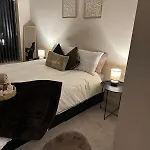 Luxury 4 Guests Arena-side In Апартаменти Лідс